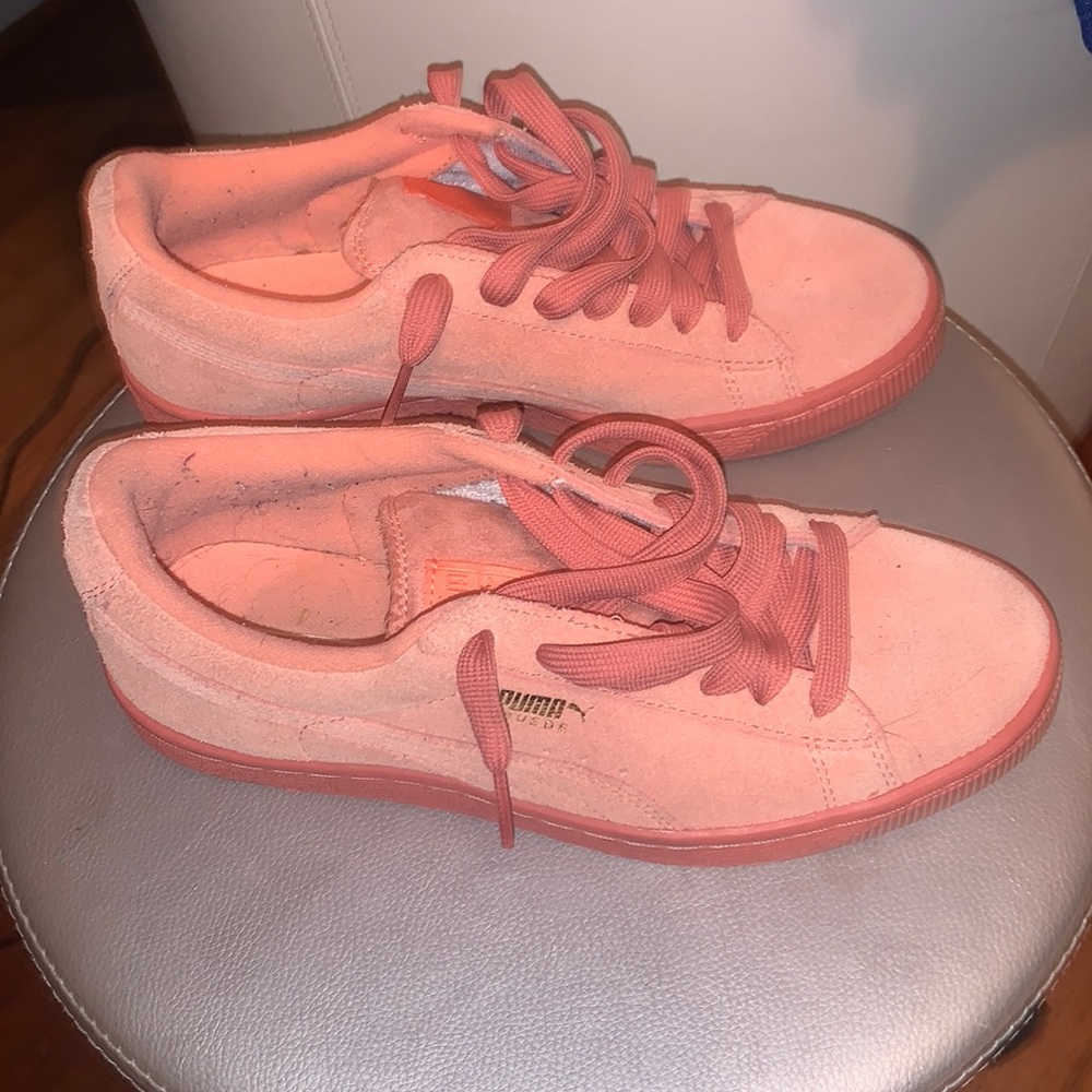 PUMA SUEDE CLASSIC WOMENS 8 / MENS 6